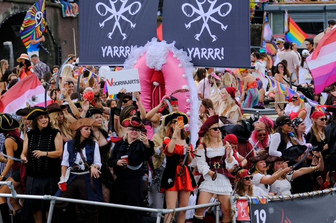 Kasmetiniame „Pride“ laivų parade Amsterdame susirinko šimtai tūkstančių žmonių