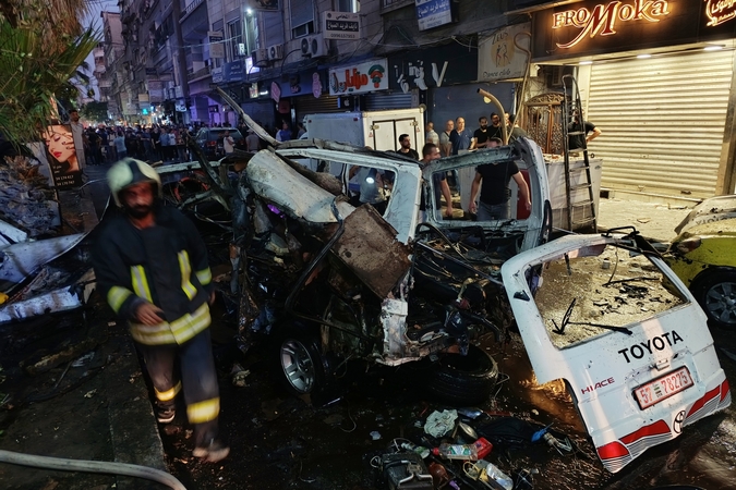 Sirijos valstybinė televizija praneša apie sprogimą mikroautobuse netoli sostinės Damasko