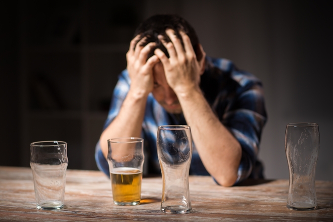 Santykis: Žilvino žodžiais, iš pradžių alkoholis yra šventė, paskui tampa priešu, o galiausiai – valdovu.