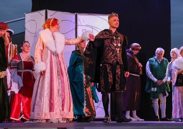 Atlikėjai: kartu su L. Baškiu misterijoje pasirodė Kauno valstybinio muzikinio teatro solistė A. Garbenčiūtė-Bučienė.