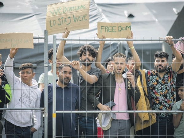 Primena: 2021 m. socialinių tinklų skelbimai ir kelionių agentūros žadėjo lengvą kelią į ES per Baltarusiją.
