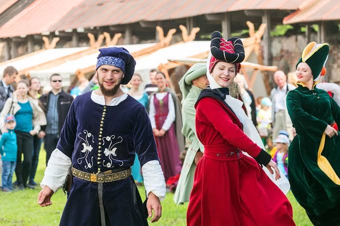 Iškilmės: Kačerginėje suplanuotos teatralizuotos Rugsėjo 1-osios eitynės su šokėjais iš Viduramžiai.lt.