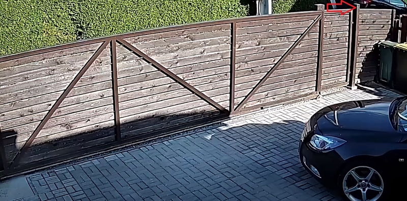 Kelių chuligano nesustabdė net stulpas