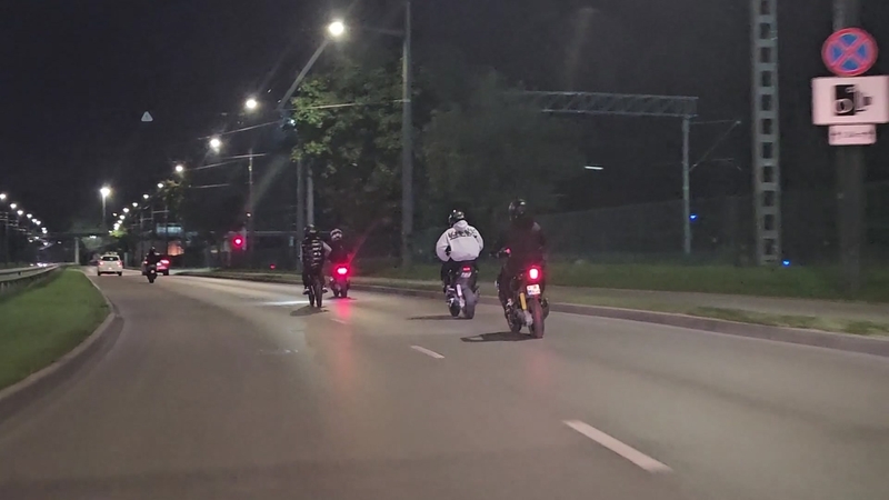 Kelių chuliganai ant motociklų: po gyventojų skundų dėl triukšmo – policijos įspėjimas