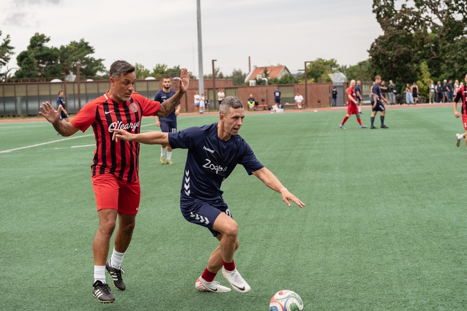 Panemunėje – futbolo šventė: kauniečiai ir Vilniaus „Prelegentai“ pademonstravo atkaklią kovą