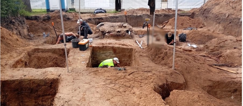 Vievio sovietinių karių kapinėse sėkmingai baigti archeologiniai tyrimai: iškasti 81 palaikai