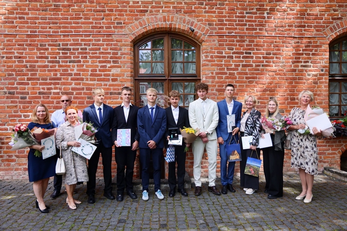 Skaičiai: iš dešimties Kauno rajono abiturientų pelniusių 13 šimtukų, net šeši mokosi VDU Ugnės Karvelis gimnazijoje, aukščiausiu balu įvertintos keturių informatikos žinios.