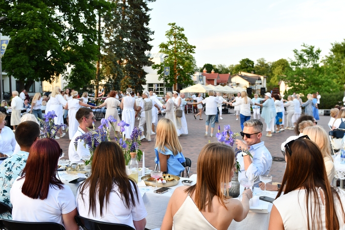 Tradicija: nuo 2018 m. Birštono kurorto bendruomenė paskutinį gegužės penktadienį organizuoja Kaimynų dienos šventę.