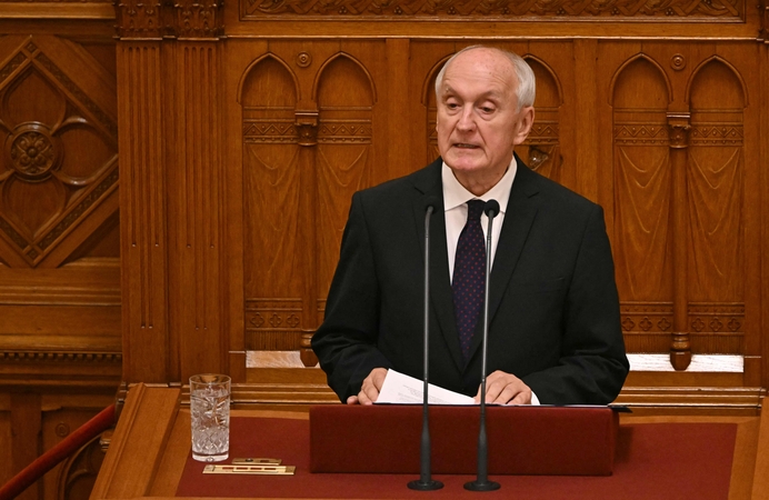 Vengrijos parlamentas išrinko Orbano kritiką naujuoju šalies prezidentu