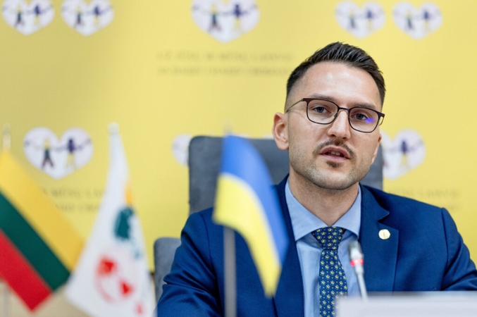 Seimo etikos sargams siūlant, Karolis Neimantas iš įrašo „Facebook“ pašalino reklaminius elementus