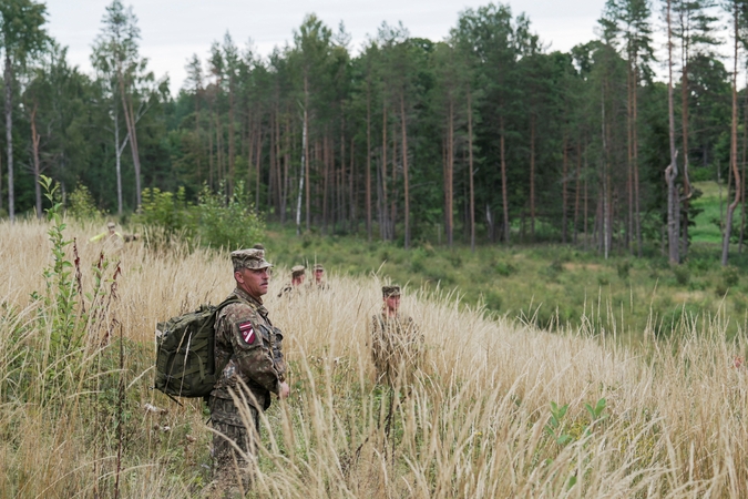 Latvijos kariuomenė užbaigė sprogdinimo darbus numuštam dronui neutralizuoti