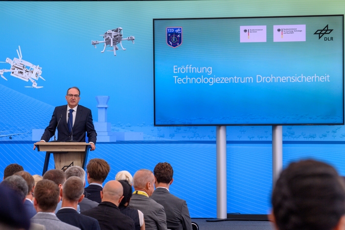 Daugėjant grėsmių saugumui, Vokietija atidaro naują dronų gynybos tyrimų centrą