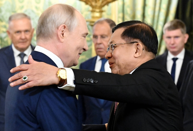 Vladimiras Putinas ir Mianmaro lyderis Min Aung Hlaingas