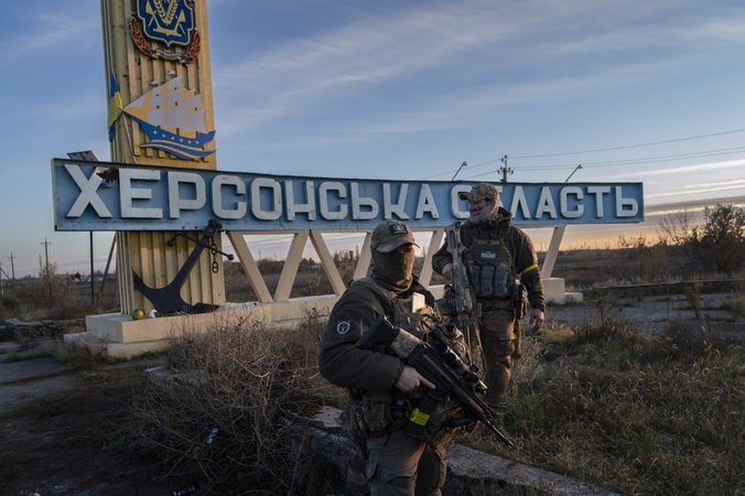 Ukrainos pareigūnai ragina Chersono gyventojus išvykti