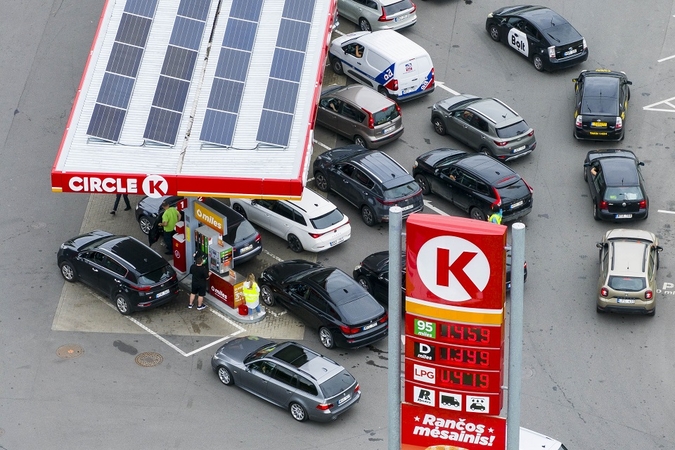 LEA įvertino degalų kainas: kaip jos keitėsi penktadienį 