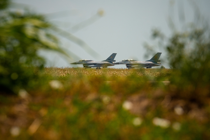 Rumunijos naikintuvas F-16 sunaikino jūrinį droną