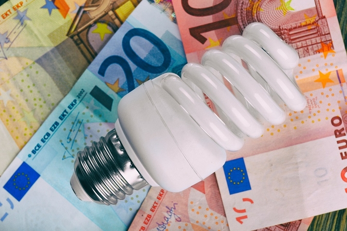 LEA: per savaitę du tiekėjai padidino elektros tarifus