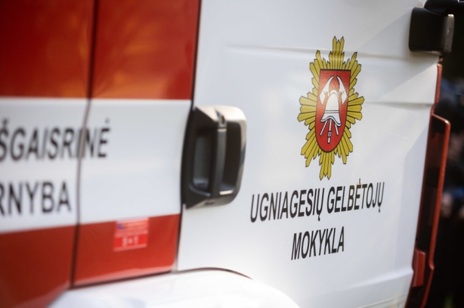 Ugniagesių gelbėtojų mokykloje kilo gaisras: sudegė du automobilių maketai