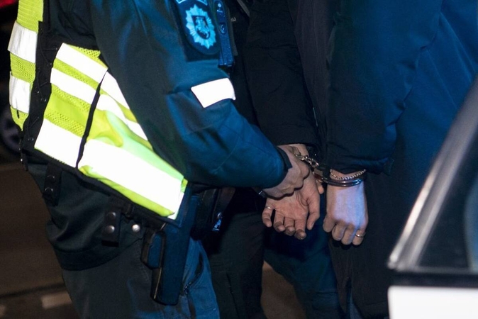 Kliudė automobilį ir policijos sustabdytas dar išsisukinėjo
