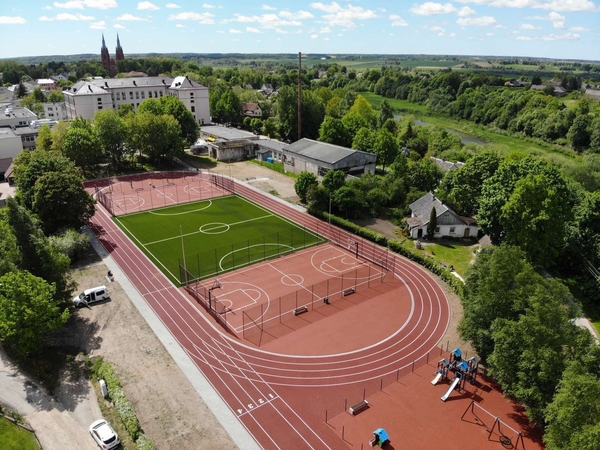 Salantų gimnazijoje baigta stadiono rekonstrukcija