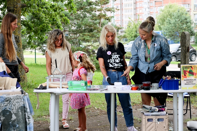 Susidomėjimas: prie edukacijų nusidriekė eilės – renginys sulaukė gausaus būrio lankytojų.