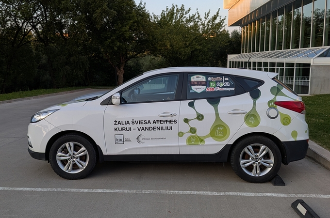 Naujovė: vandeniliu varomas automobilis jau važinėja ir Kauno gatvėmis.