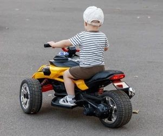 Įspėjimas: žaidimų aikštelės yra skirtos saugiam žaidimui, o ne važinėjimui.