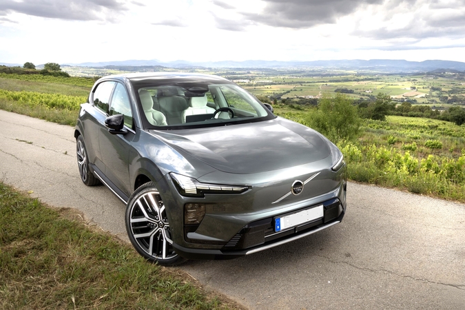 Naujokas: Lietuvos automobilių rinkoje debiutavo elektrinis „Volvo EX60“.