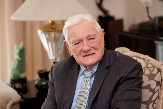 Valdas Adamkus