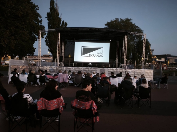 Dėmesys: į lietuviškų filmų peržiūras piliavietėje rinkosi daug klaipėdiečių.