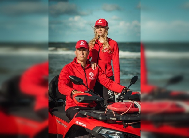 Bendraminčiai: darbe K. Pirožnikas – atsakingas ir reiklus gelbėtojas, Palangos gelbėtojų stoties vir šininko pavaduotojas, gyvenime – romantikas, tikintis meile iš pirmo žvilgsnio ir sakantis, kad savąją meilę jau surado. Ji vardu Rugilė.