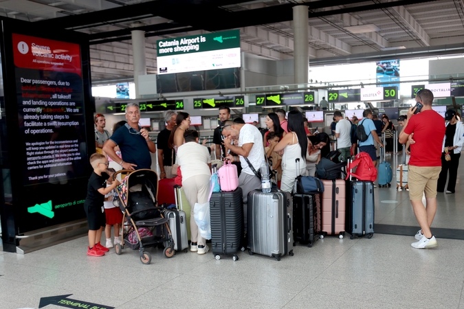 Dėl Etnos pelenų teko vėl apriboti Katanijos oro uosto veiklą