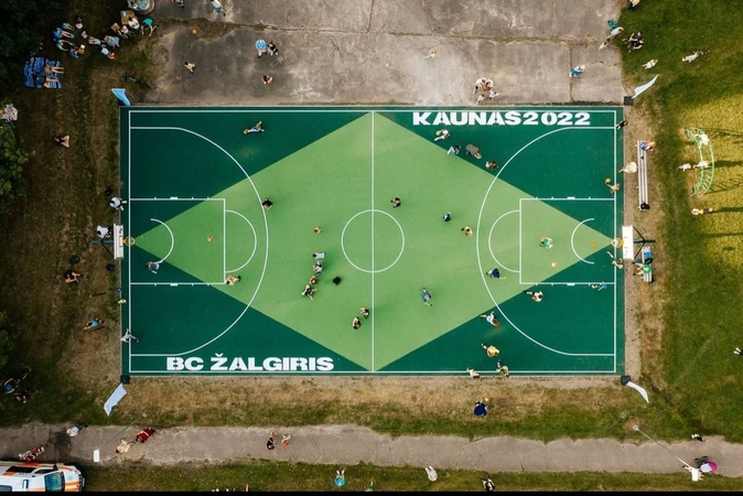 Laisvalaikis: krepšinio aikštelių atnaujinimo iniciatyva Kaune pradėta dar 2020 m., „Mano BŪSTUI“ ir Kauno miesto savivaldybei pasirašius bendradarbiavimo sutartį.