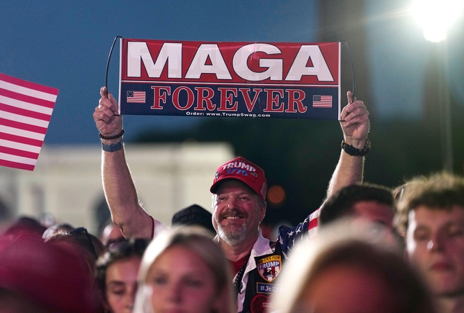 MAGA šaukliai, Izraelis, Ukraina ir įpėdinio paieškos: kas vyksta Trumpo rėmėjų stovykloje?