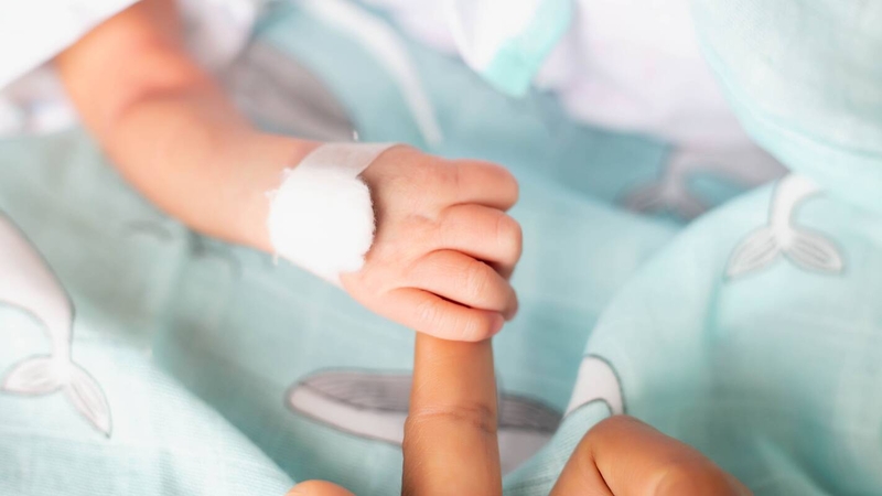 Prabilo mirusio kūdikio tėvus pažįstanti moteris: mačiau alkį vaikų akyse 