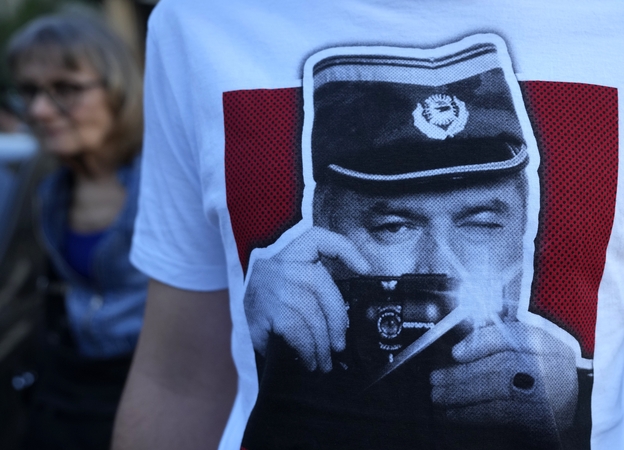 Serbija vėl prašo paleisti iš kalėjimo karo nusikaltėlį Mladičių