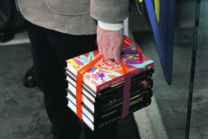 Įvairovė: šiandien skaitytojas spausdintą knygą gali rasti socialiniuose tinkluose, užsisakyti internetu, pasiimti bibliotekoje, įsigyti fiziniuose knygynuose, o kitą to paties autoriaus kūrinį klausyti automobilyje.
