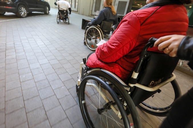Ruginienė žada peržiūrėti kompleksinės pagalbos priemones negalią turintiems žmonėms