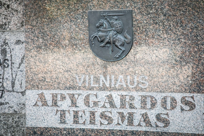 Teismas nuteisė buvusį VAATC darbuotoją ir jo pagalbininkus: skirta per 100 tūkst. eurų baudų
