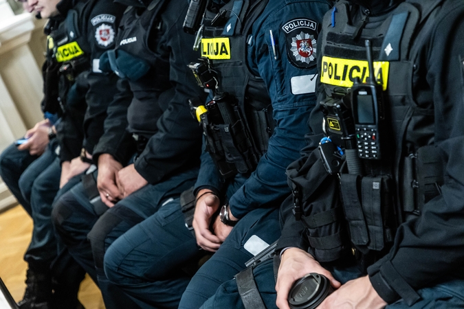 Vilkijoje dėl smurto sulaikoma moteris pasipriešino policijai – nukentėjo du pareigūnai 