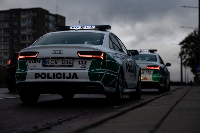 Padegėjų taikinys – du garažai: sudegė „Audi Q5“ ir keli pastatai