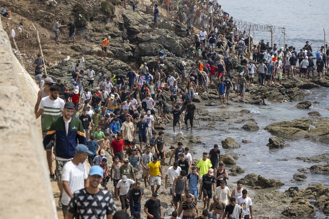 Maroko NVO ragina ištirti migrantų antplūdžio į Seutą priežastis