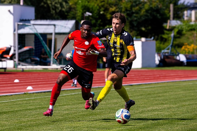 Futbolo pirmenybėse: pirmasis sezono pralaimėjimas 