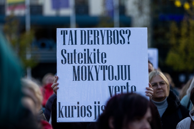 Teigia, kad derybos įstrigo: mokytojai gali imtis kraštutinių priemonių