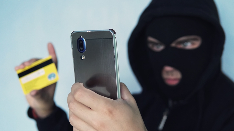 Policija kreipėsi į gyventojus: nepasitikėkite ir neskubėkite