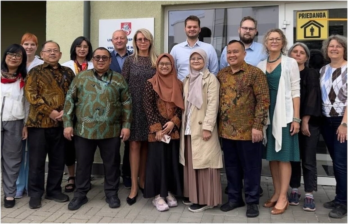 Indonezijos auditorių tikrinamų pieno įmonių vadovai: tai vienas svarbiausių vizitų