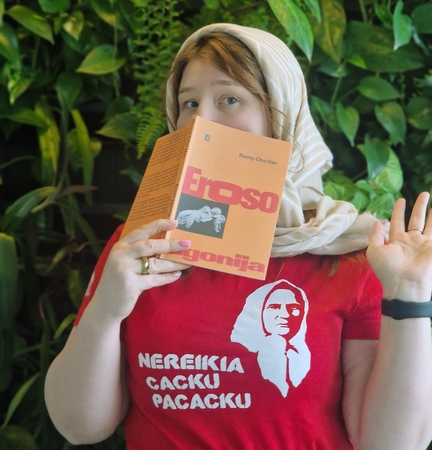 Situacija: „Šiandien pavojinga tekstu vilioti skaitytojus, o ypač – skaitytojas. Tačiau susižavėjimas yra nekontroliuojamas ir kartais negrįžtamas procesas“, – sako D. Bocullo.