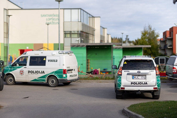 Vilniuje – grasinimai susprogdinti mokyklas: iš vienos gimnazijos evakuoti žmonės