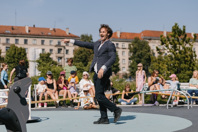Erdvė: M. Libermano projektuose žaidimų aikštelės ne tik atstoja sceną – jos,menininko teigimu, tampa spektaklio dalimi. „Nieko neatnešu išišorės, o kuriu iš to, kas jau yra“, – sako jis.