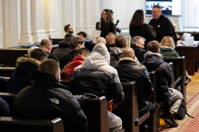 Riaušių prie Seimo byloje išteisinta Astra Astrauskaitė, Antanui Kandrotui paliktas įkalinimas